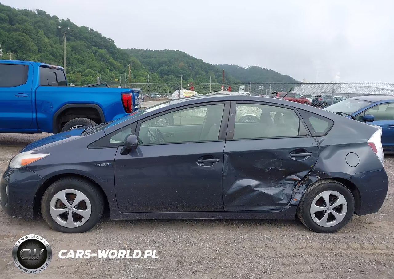 2013 Toyota Prius Four VIN:JTDKN3DU3D5615238 - 13