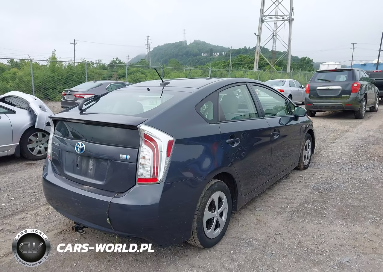 2013 Toyota Prius Four VIN:JTDKN3DU3D5615238 - 4