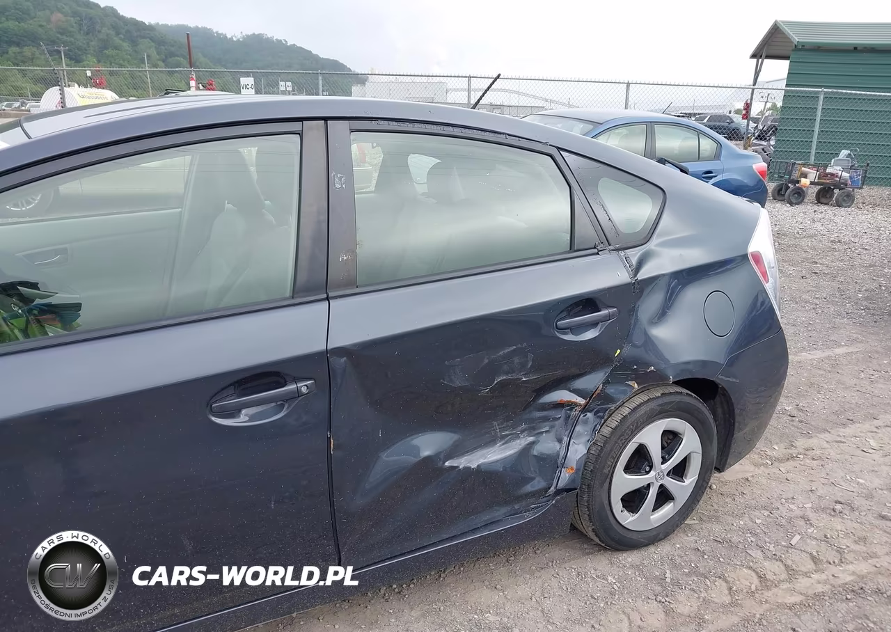2013 Toyota Prius Four VIN:JTDKN3DU3D5615238 - 6