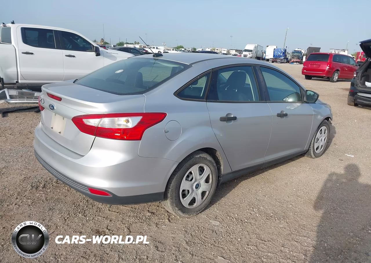 2012 Ford Focus S VIN:1FAHP3E28CL251089 - 4