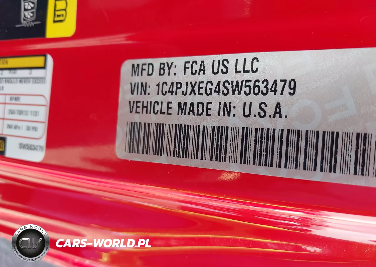 2025 Jeep Wrangler 4-Door Sahara 4X4 VIN:1C4PJXEG4SW563479 - 9