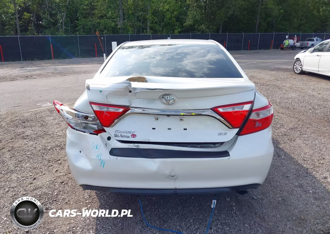 2015 Toyota Camry Se VIN:4T1BF1FK7FU477995 - 17