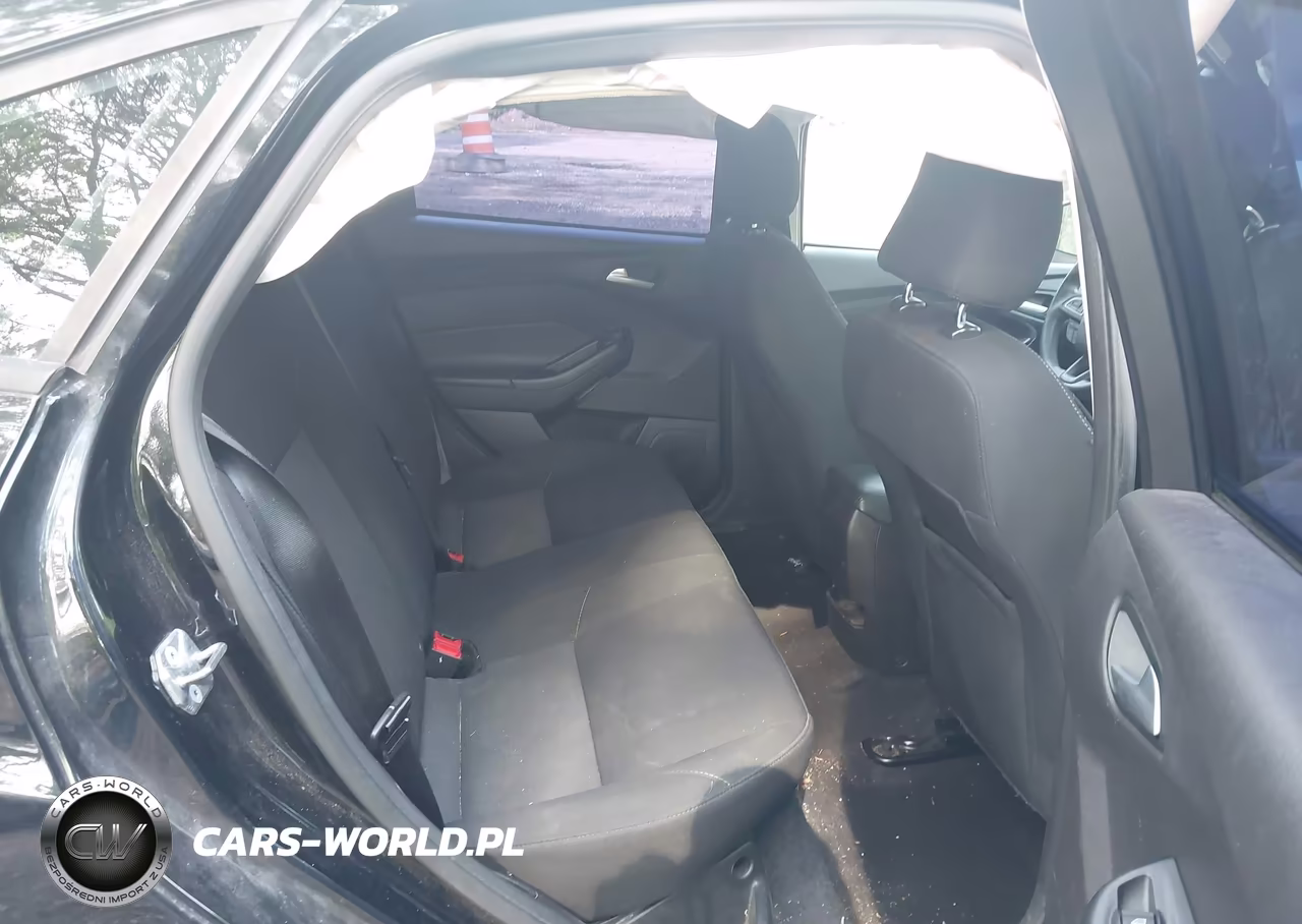2017 Ford Focus Se VIN:1FADP3F28HL266549 - 8
