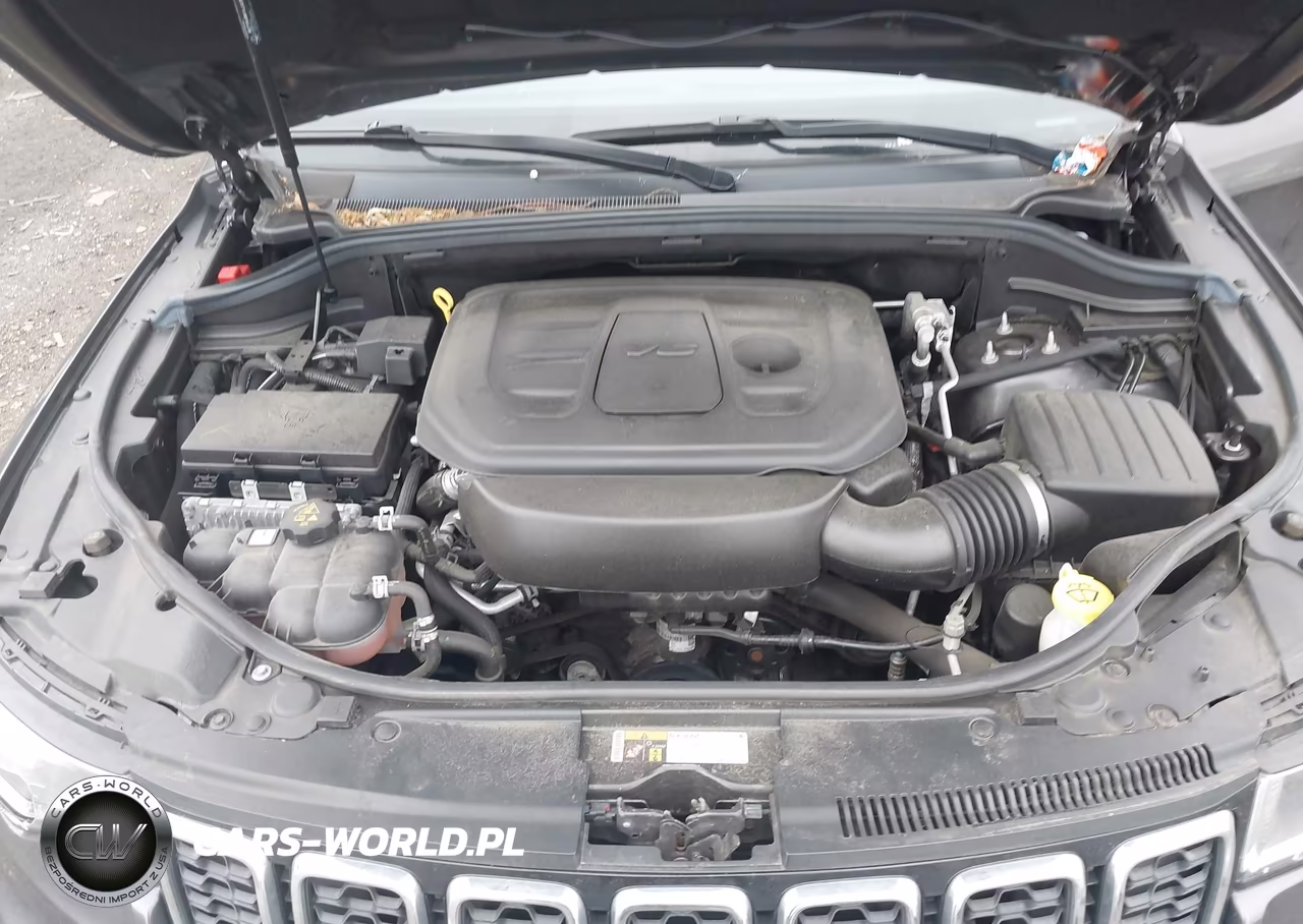 2020 Jeep Grand Cherokee Laredo E 4X4 VIN:1C4RJFAG0LC121486 - 10