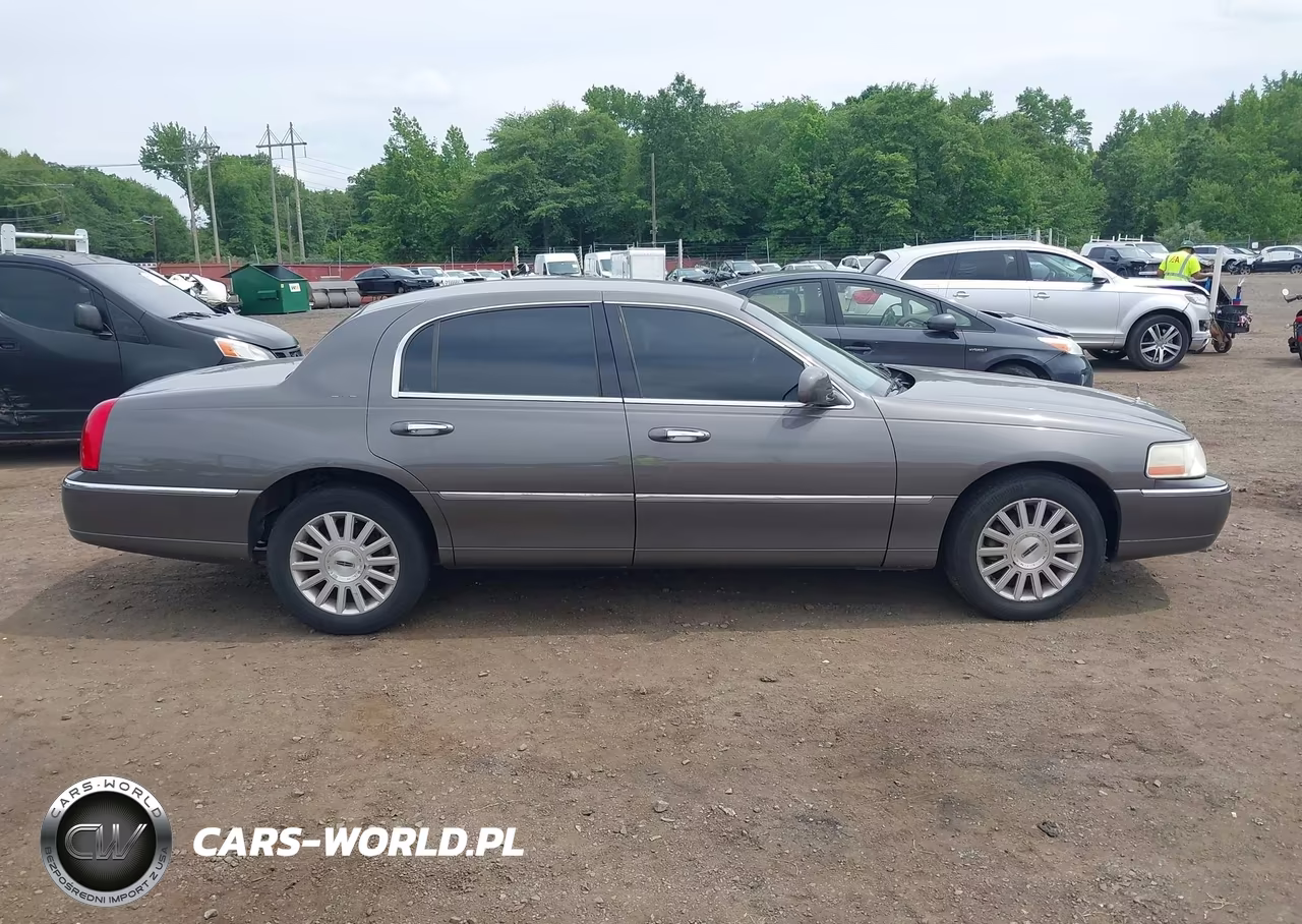 2003 Lincoln Town Car Executive VIN:1LNHM81W03Y610510 - 13