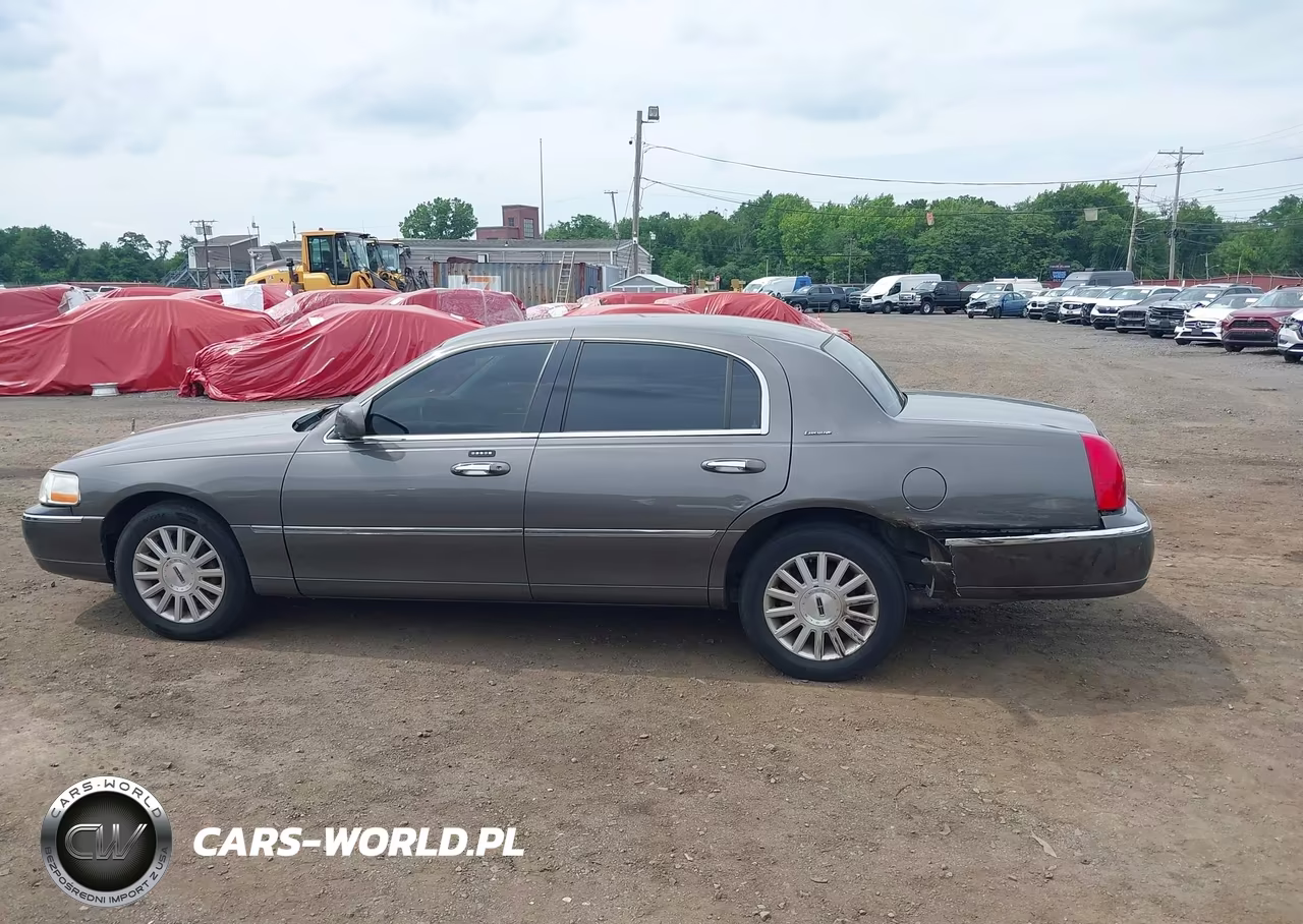 2003 Lincoln Town Car Executive VIN:1LNHM81W03Y610510 - 14