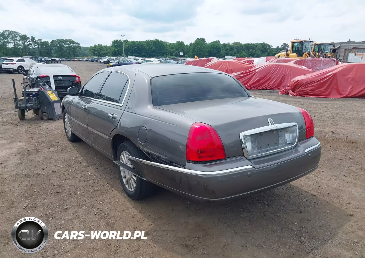 2003 Lincoln Town Car Executive VIN:1LNHM81W03Y610510 - 17