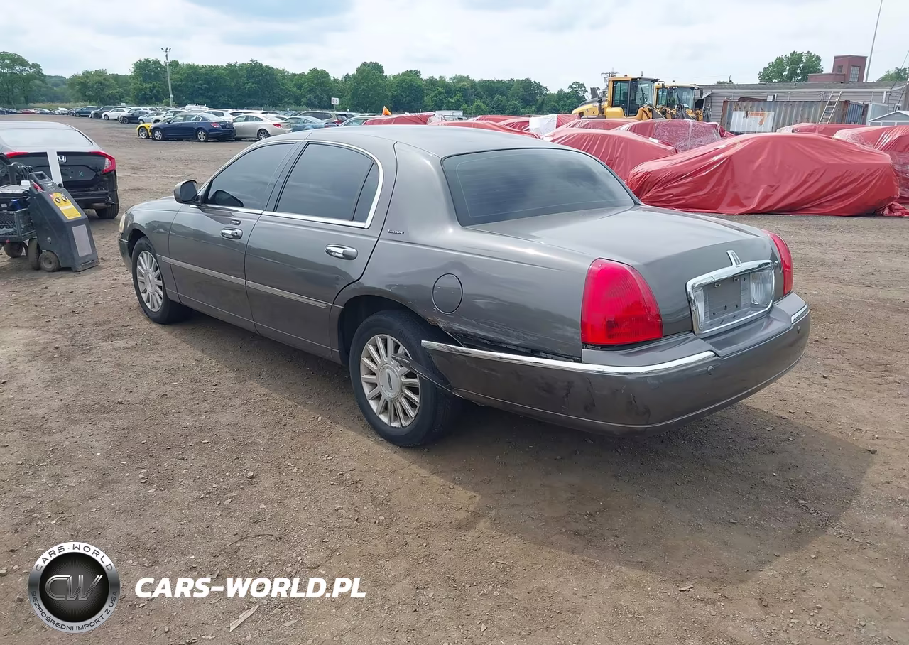 2003 Lincoln Town Car Executive VIN:1LNHM81W03Y610510 - 3