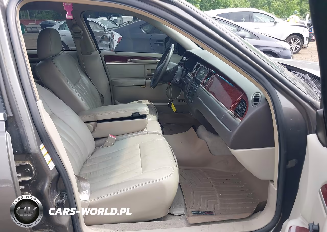 2003 Lincoln Town Car Executive VIN:1LNHM81W03Y610510 - 5