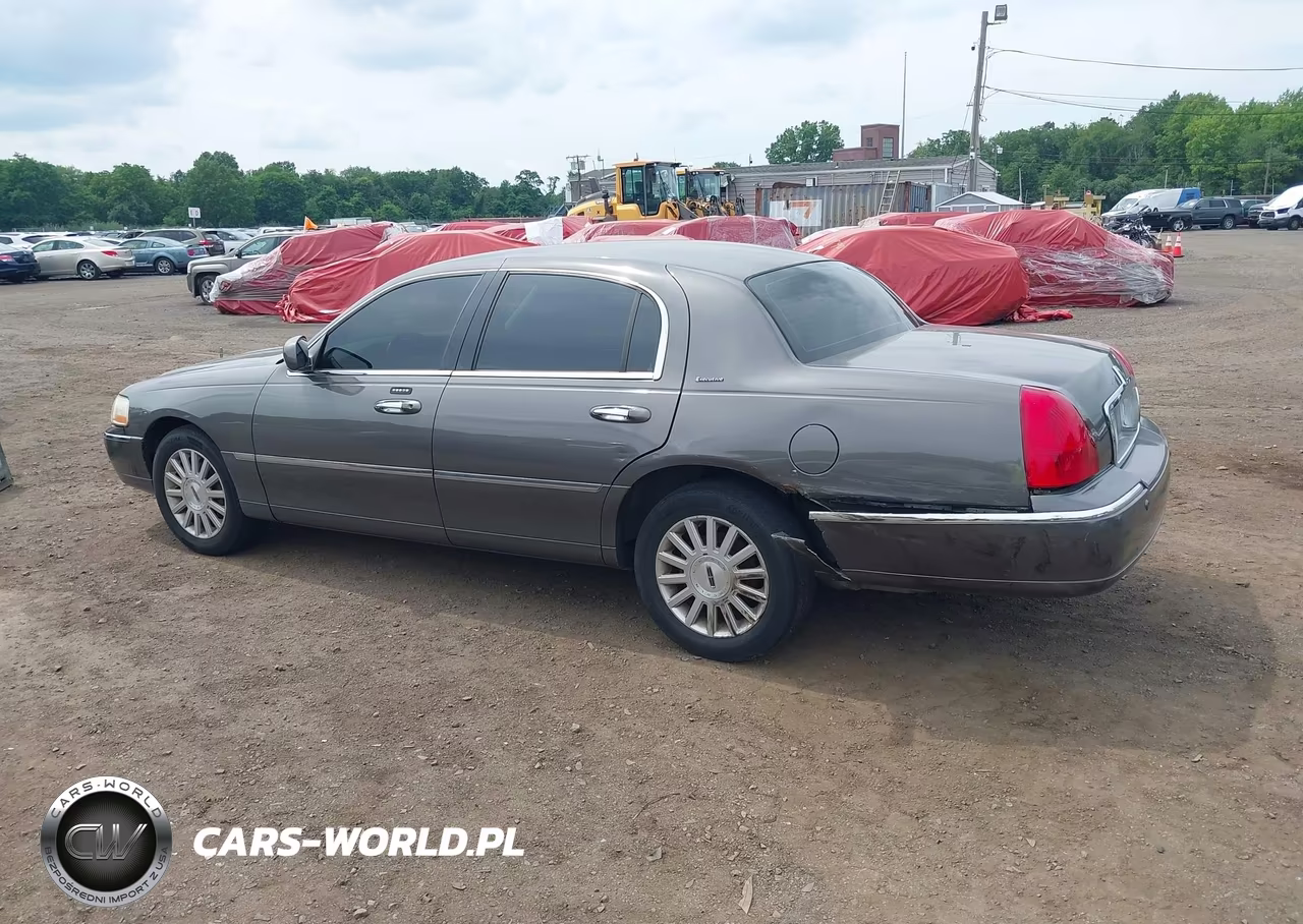 2003 Lincoln Town Car Executive VIN:1LNHM81W03Y610510 - 6