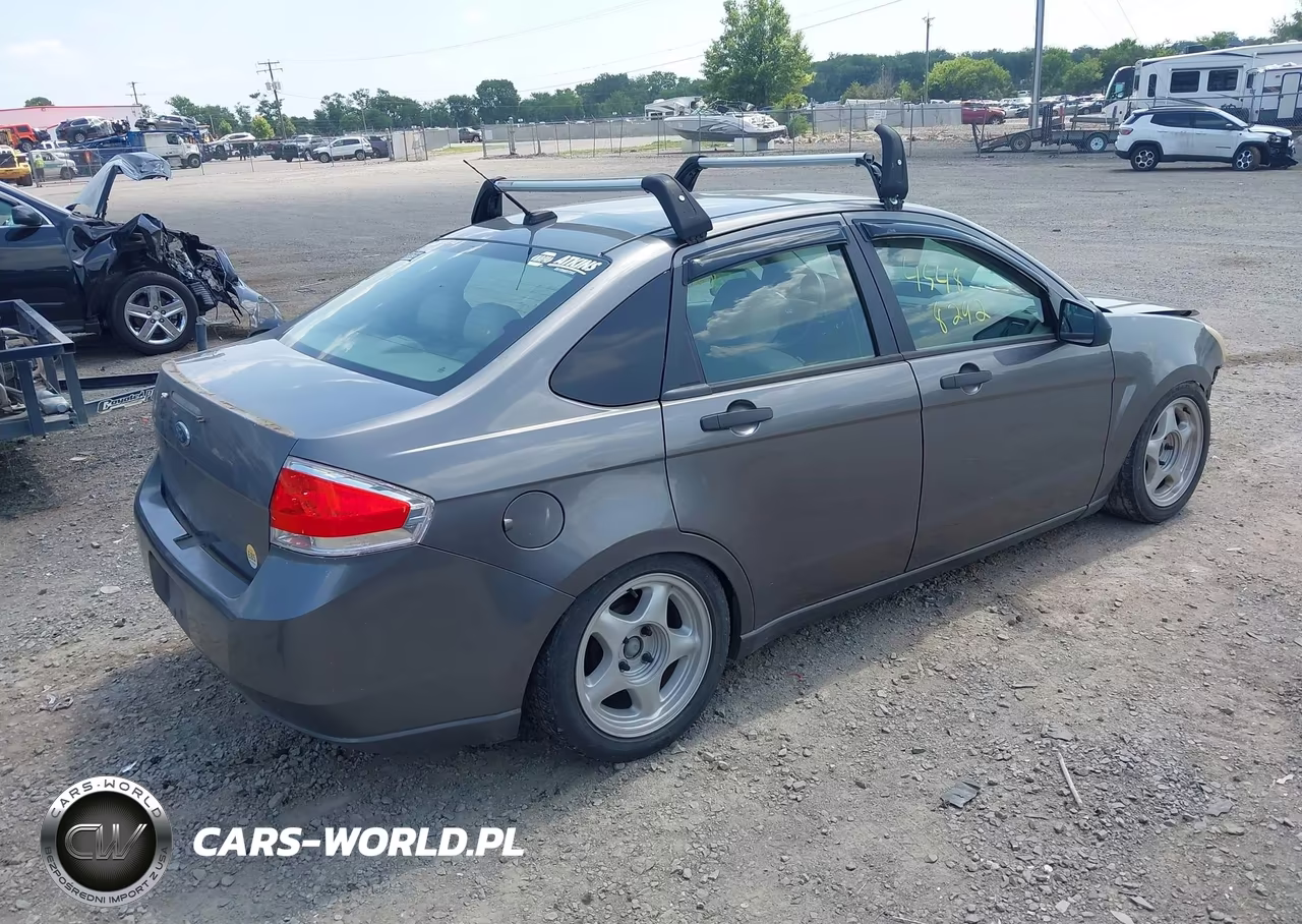 2010 Ford Focus Se VIN:1FAHP3FN1AW211263 - 4