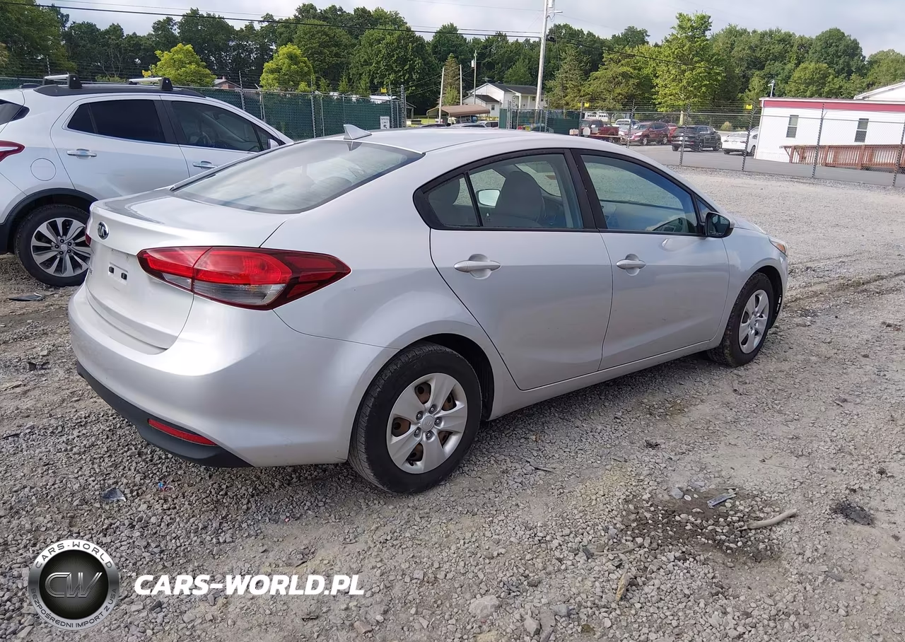 2017 Kia Forte Lx VIN:3KPFK4A76HE127149 - 4