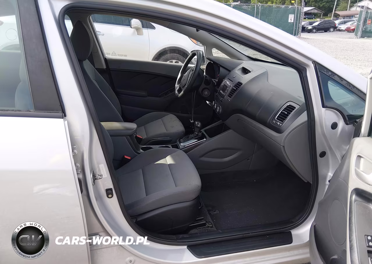 2017 Kia Forte Lx VIN:3KPFK4A76HE127149 - 5