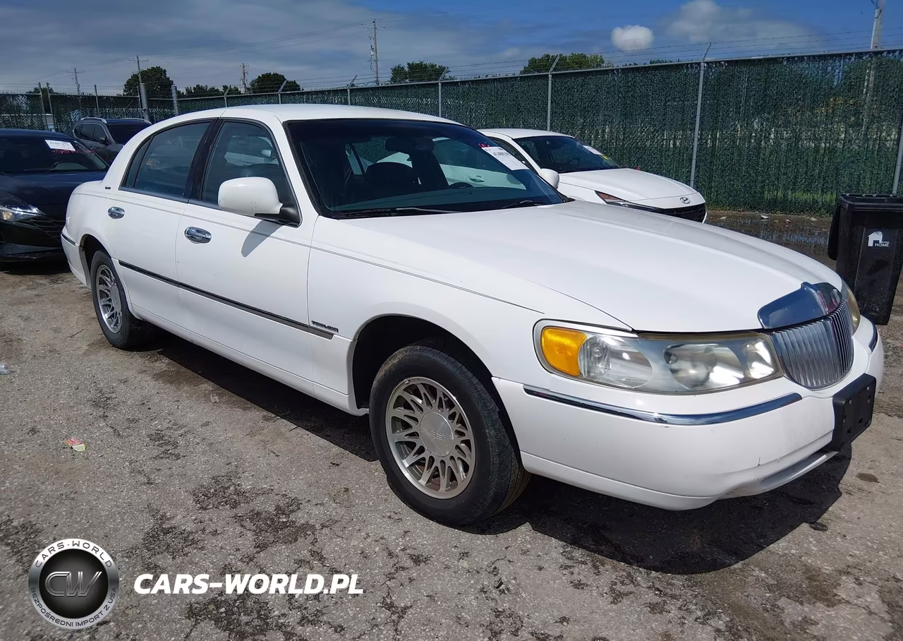 2000 Lincoln Town Car Signature