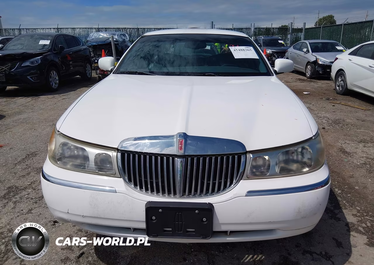 2000 Lincoln Town Car Signature VIN:1LNHM82W8YY827390 - 6