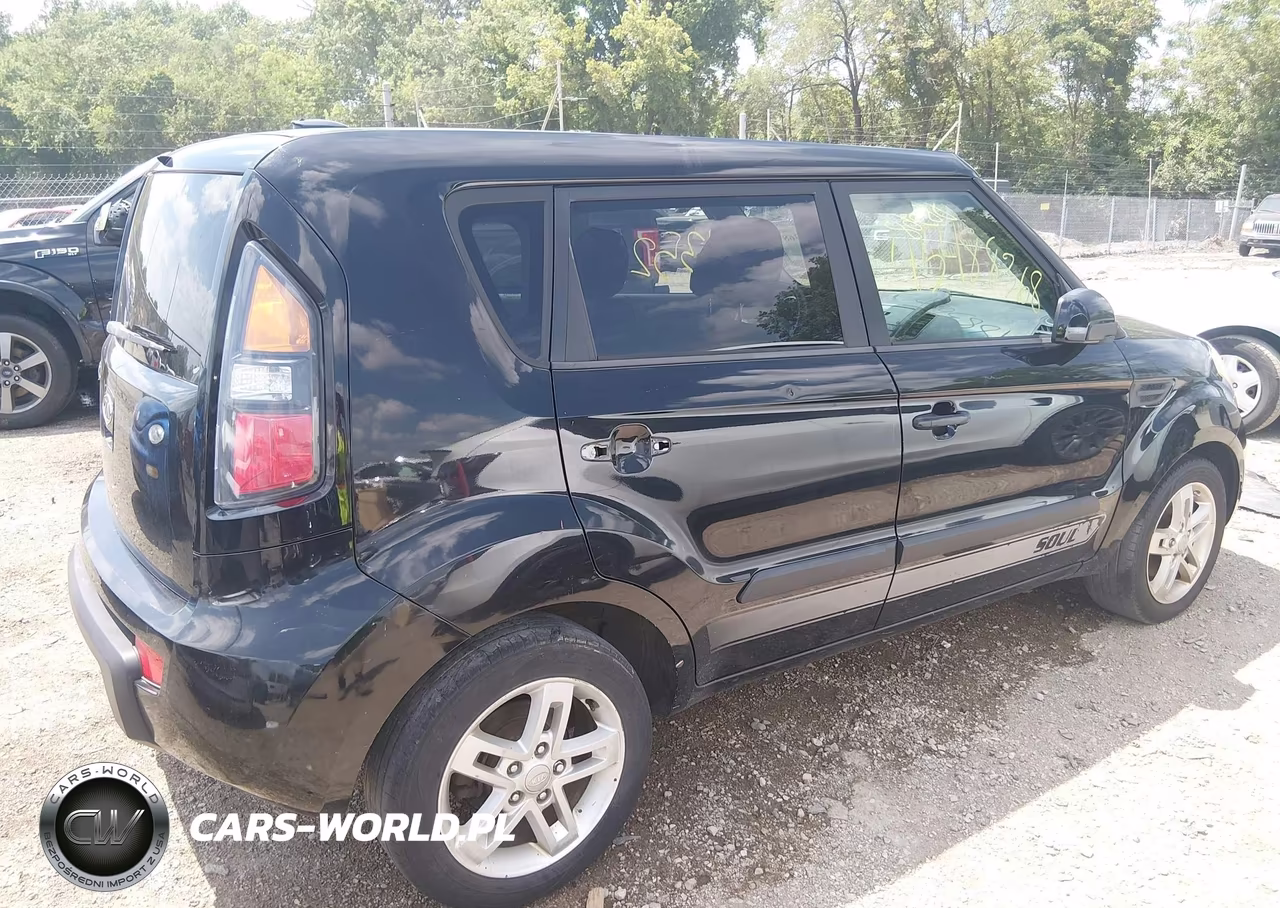 2011 Kia Soul + VIN:KNDJT2A26B7211737 - 17