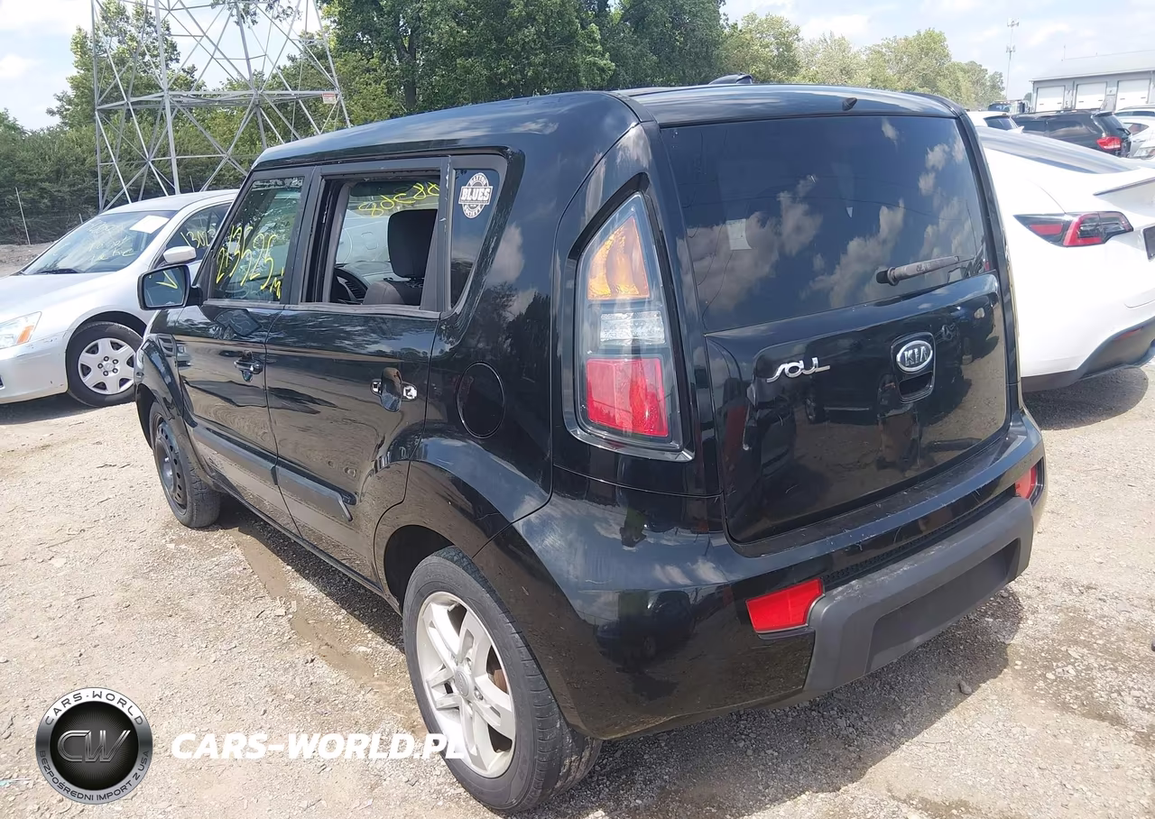 2011 Kia Soul + VIN:KNDJT2A26B7211737 - 3
