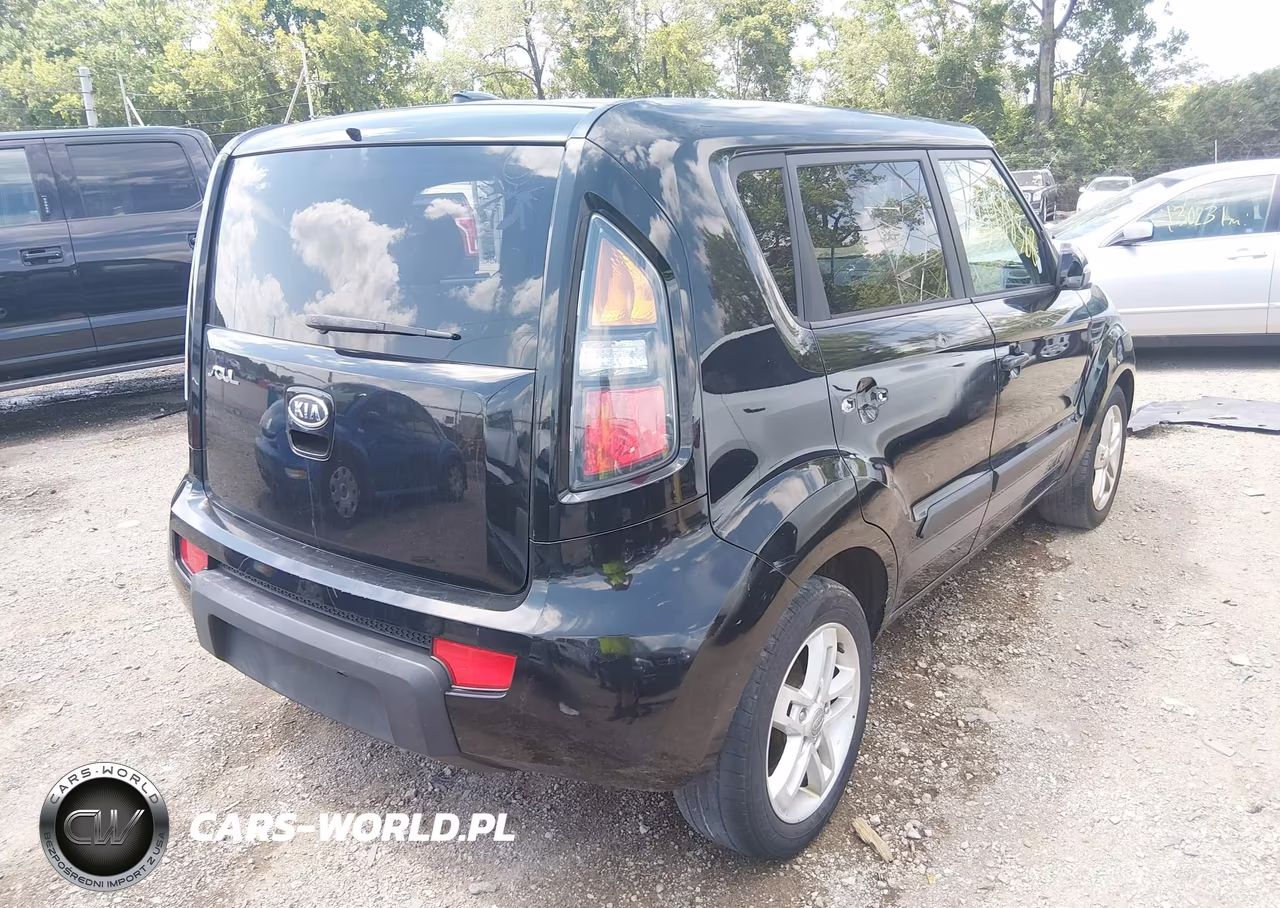 2011 Kia Soul + VIN:KNDJT2A26B7211737 - 4