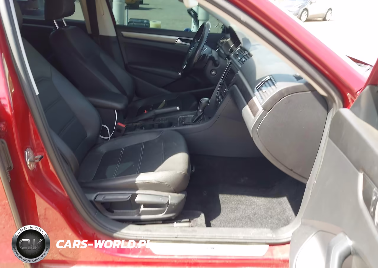2018 Volkswagen Passat 2.0T R-Line-2.0T S VIN:1VWAA7A34JC005914 - 5