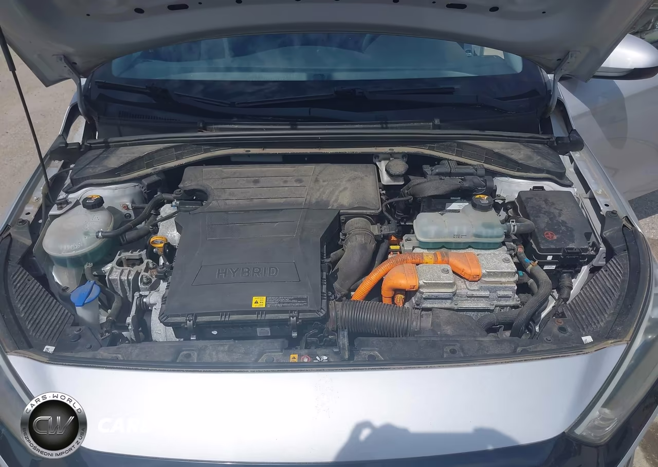 2018 Hyundai Ioniq Hybrid Blue VIN:KMHC65LC9JU075218 - 10