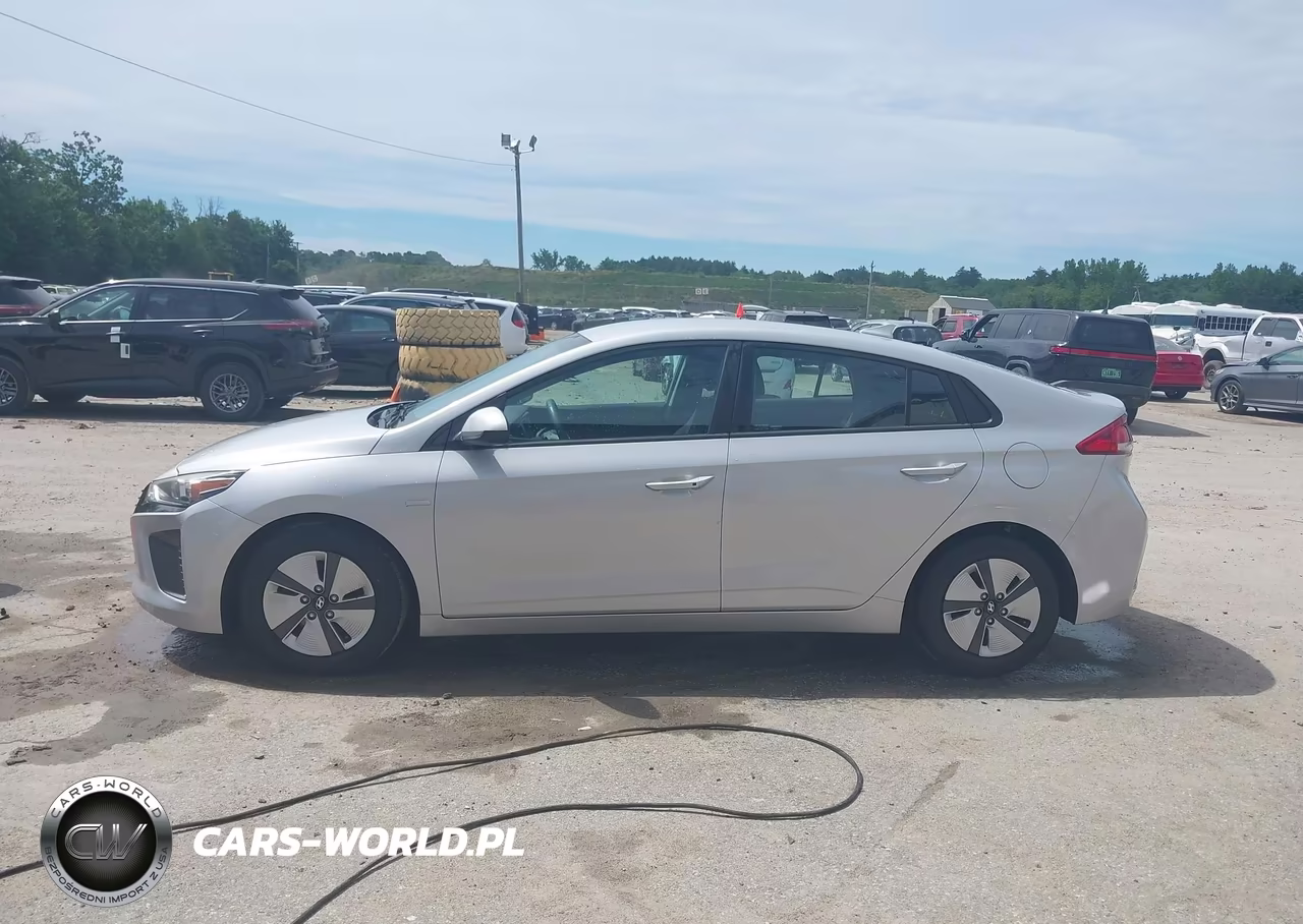 2018 Hyundai Ioniq Hybrid Blue VIN:KMHC65LC9JU075218 - 16