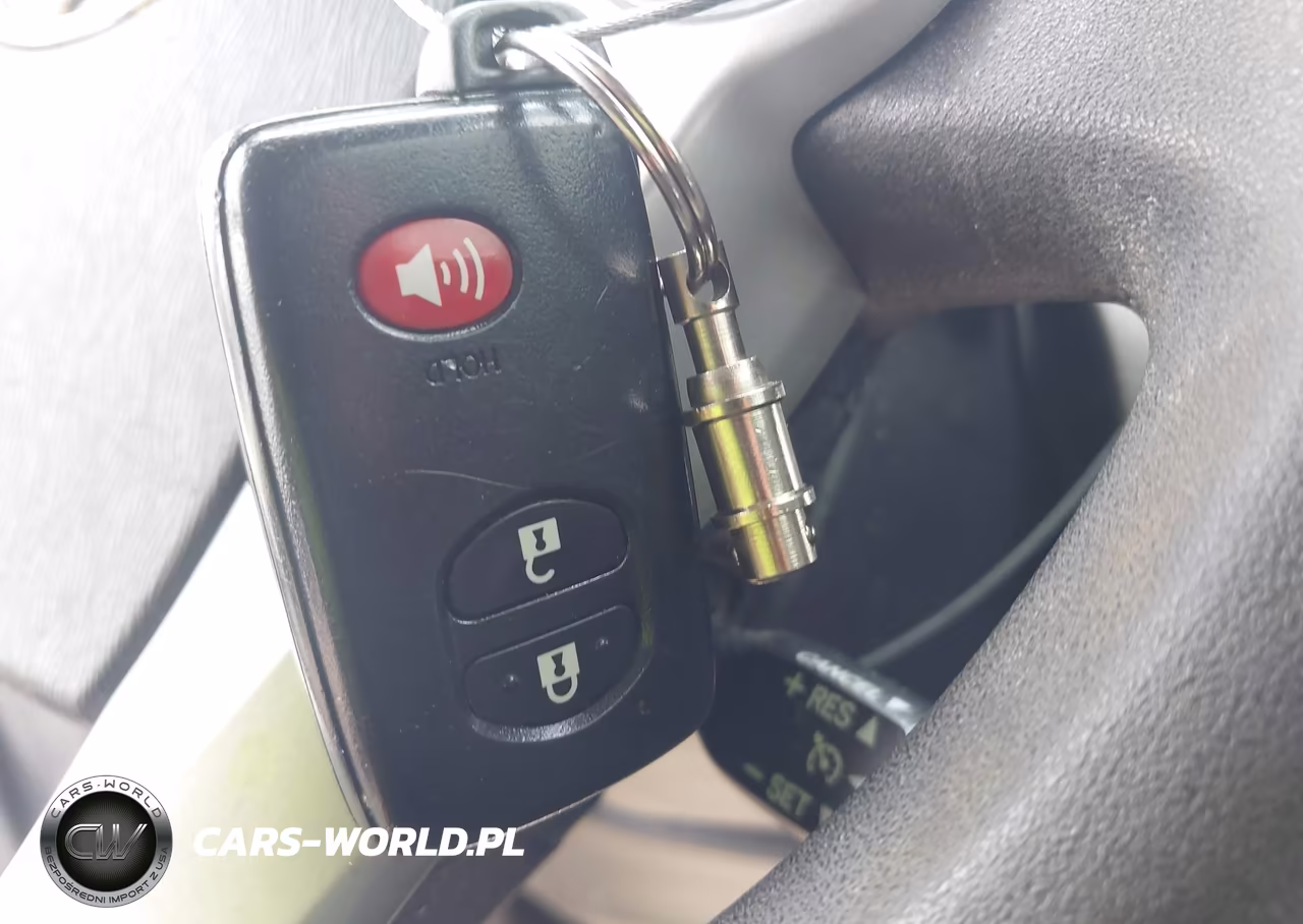 2013 Toyota Prius Two VIN:JTDKN3DU9D5564358 - 11
