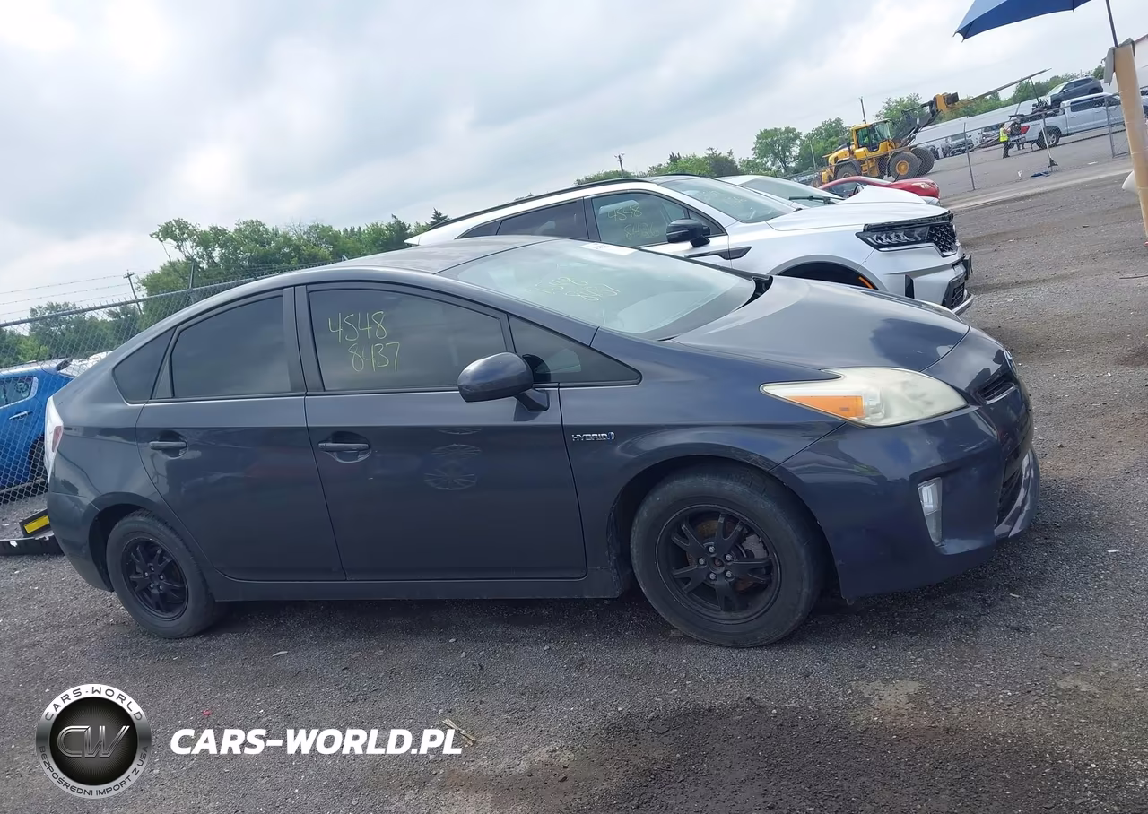 2013 Toyota Prius Two VIN:JTDKN3DU9D5564358 - 14