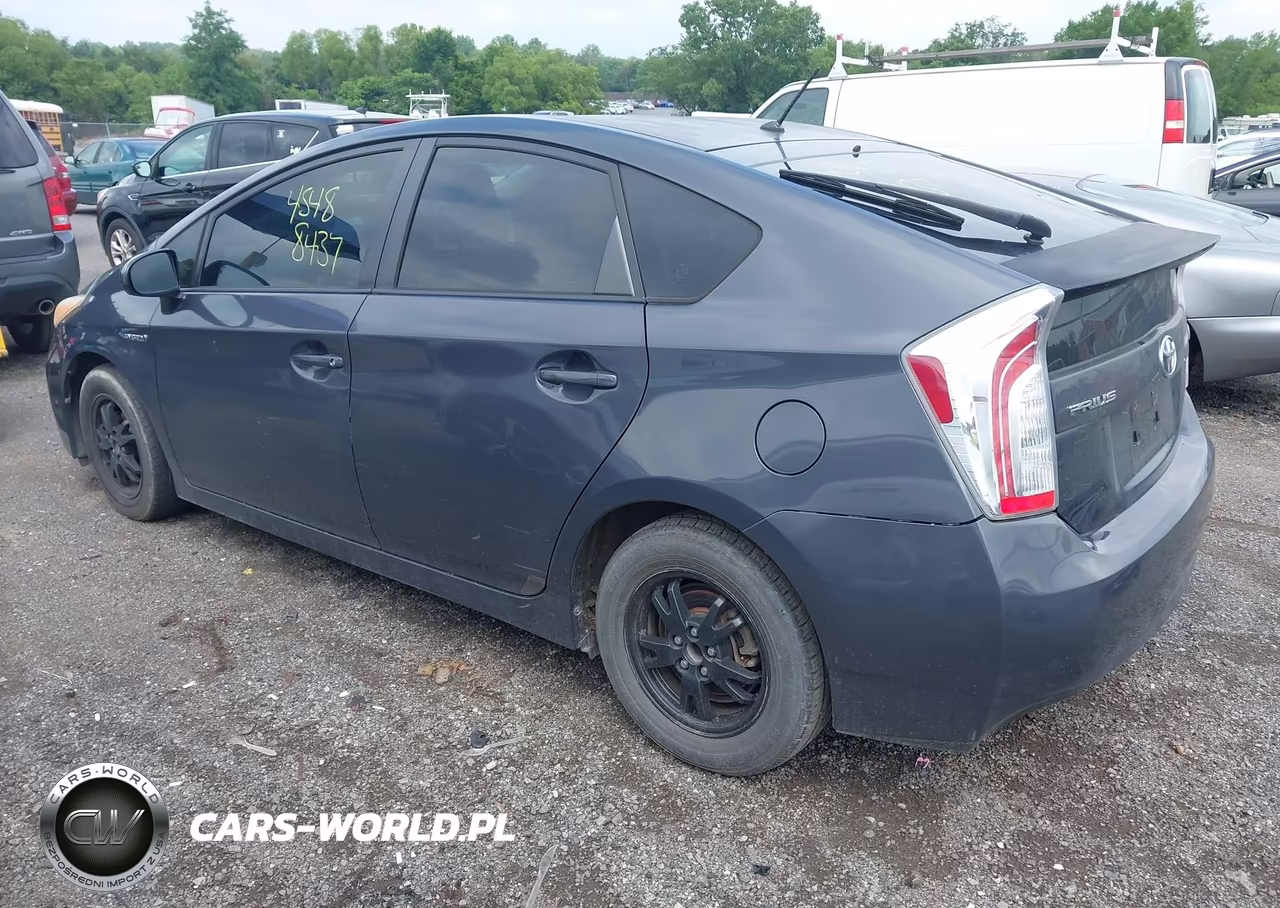 2013 Toyota Prius Two VIN:JTDKN3DU9D5564358 - 3