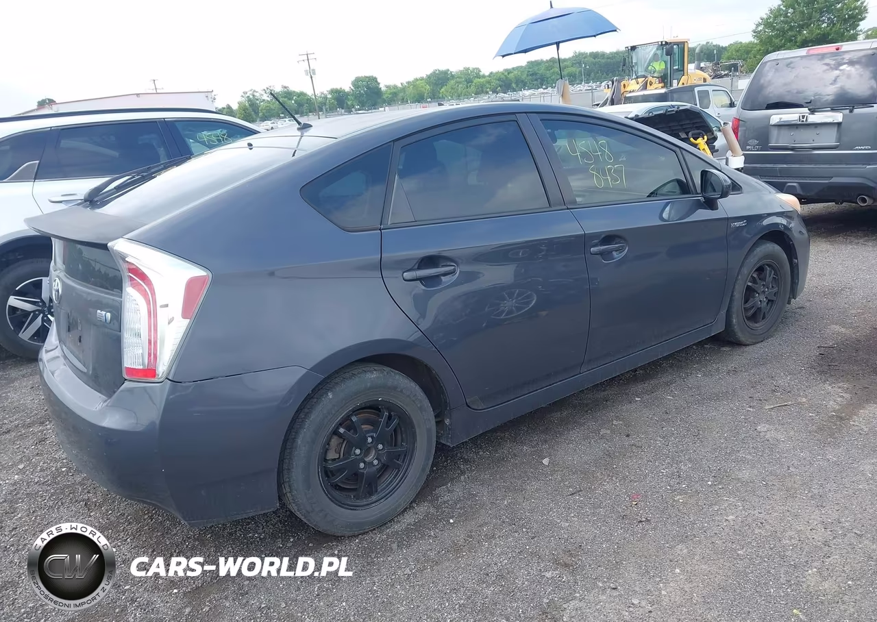 2013 Toyota Prius Two VIN:JTDKN3DU9D5564358 - 4