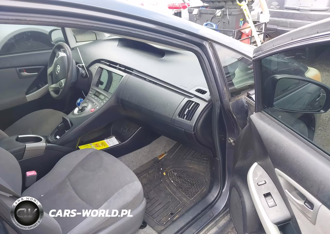 2013 Toyota Prius Two VIN:JTDKN3DU9D5564358 - 5
