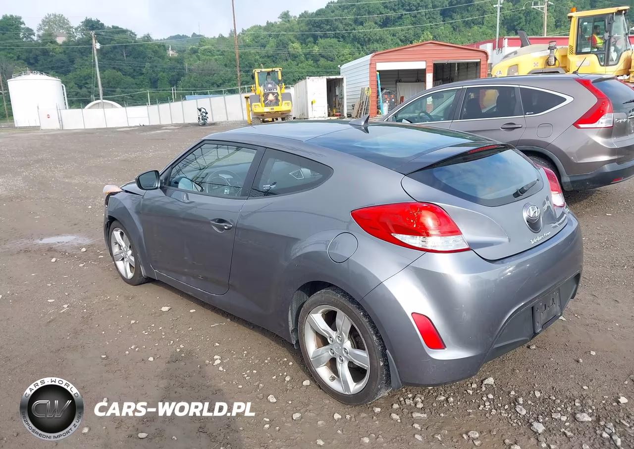 2013 Hyundai Veloster Base W-Black VIN:KMHTC6AD8DU158038 - 3
