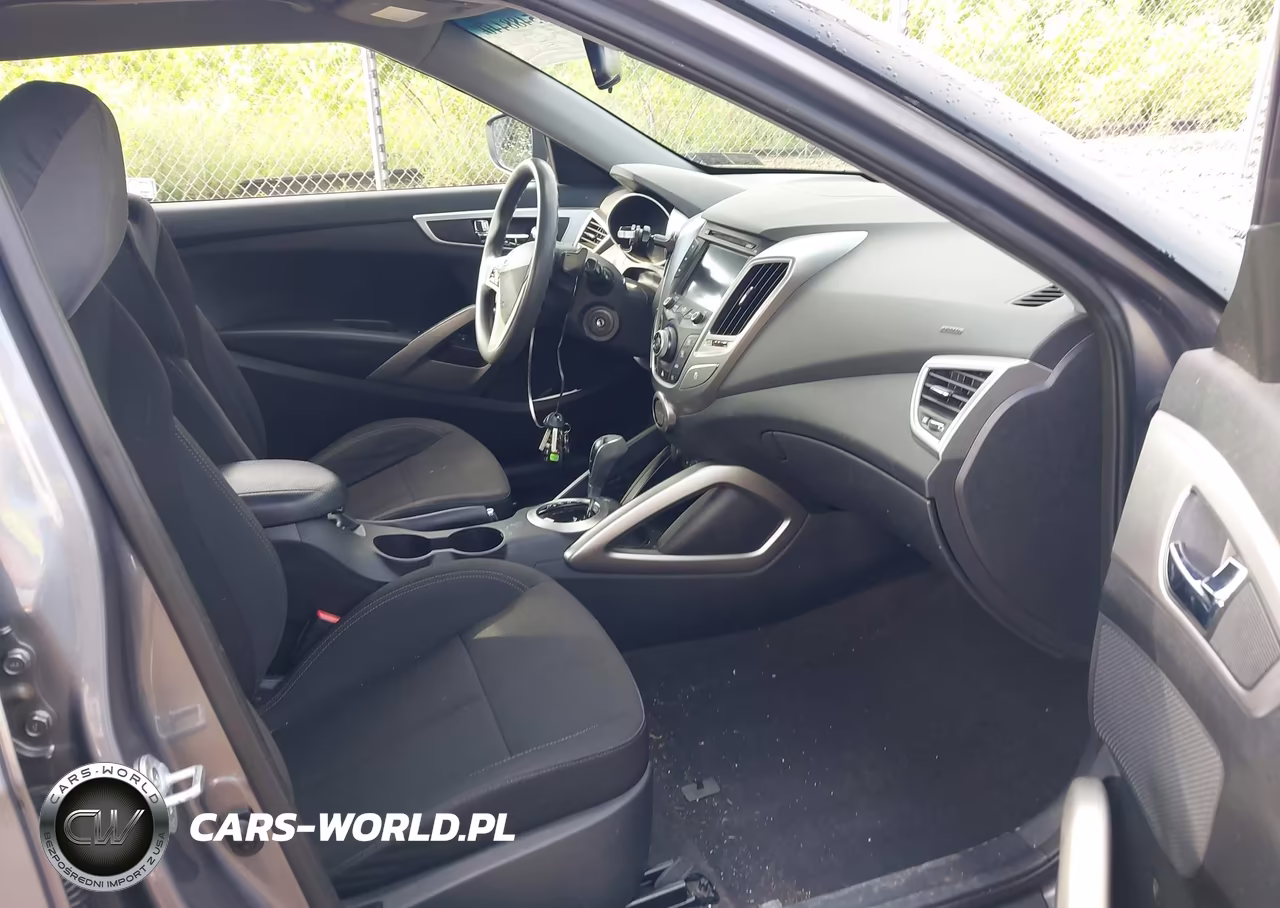 2013 Hyundai Veloster Base W-Black VIN:KMHTC6AD8DU158038 - 5