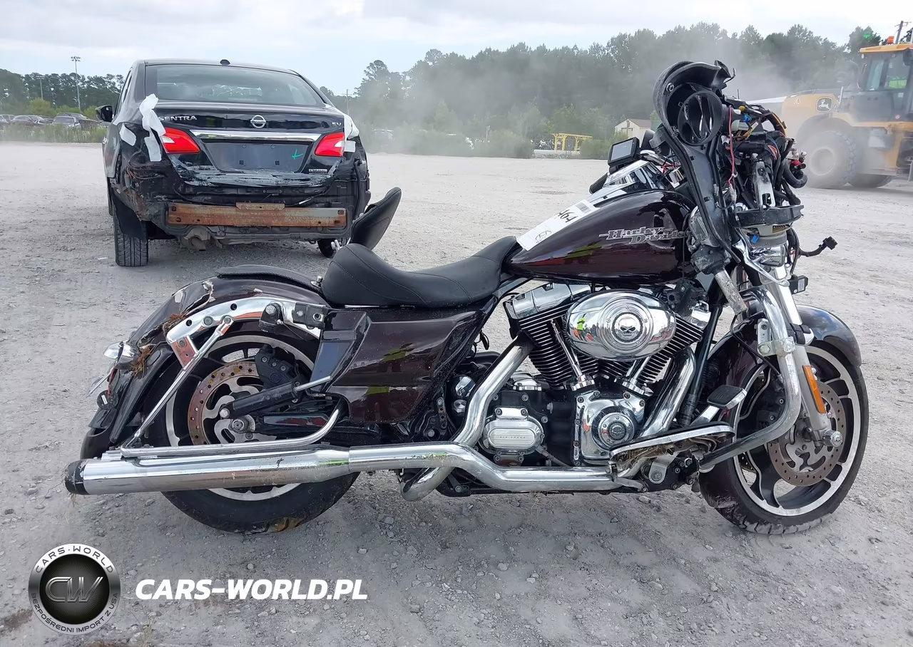 2011 Harley-Davidson Flhx VIN:1HD1KBM15BB669660 - 12