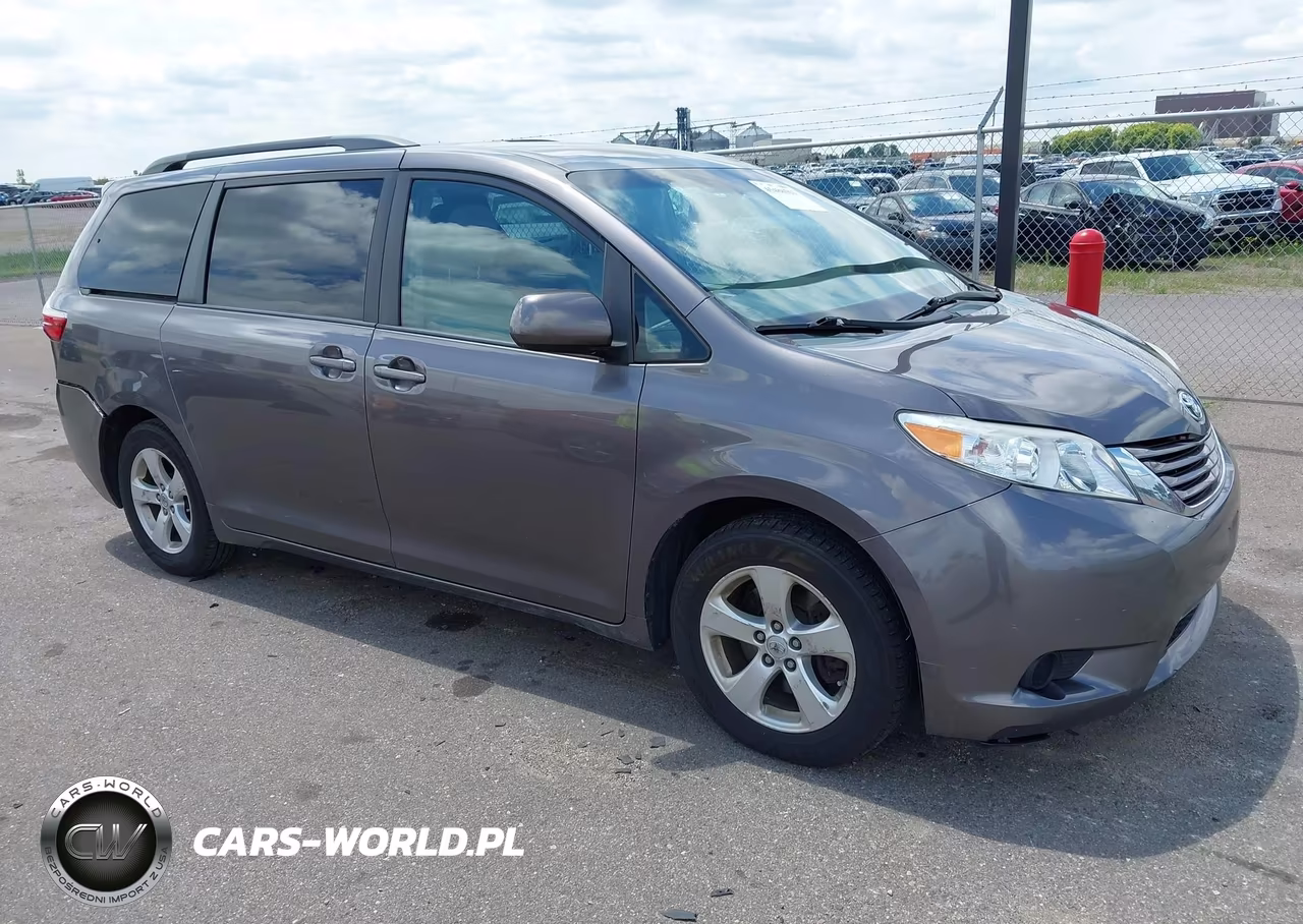2015 Toyota Sienna Le 8 Passenger