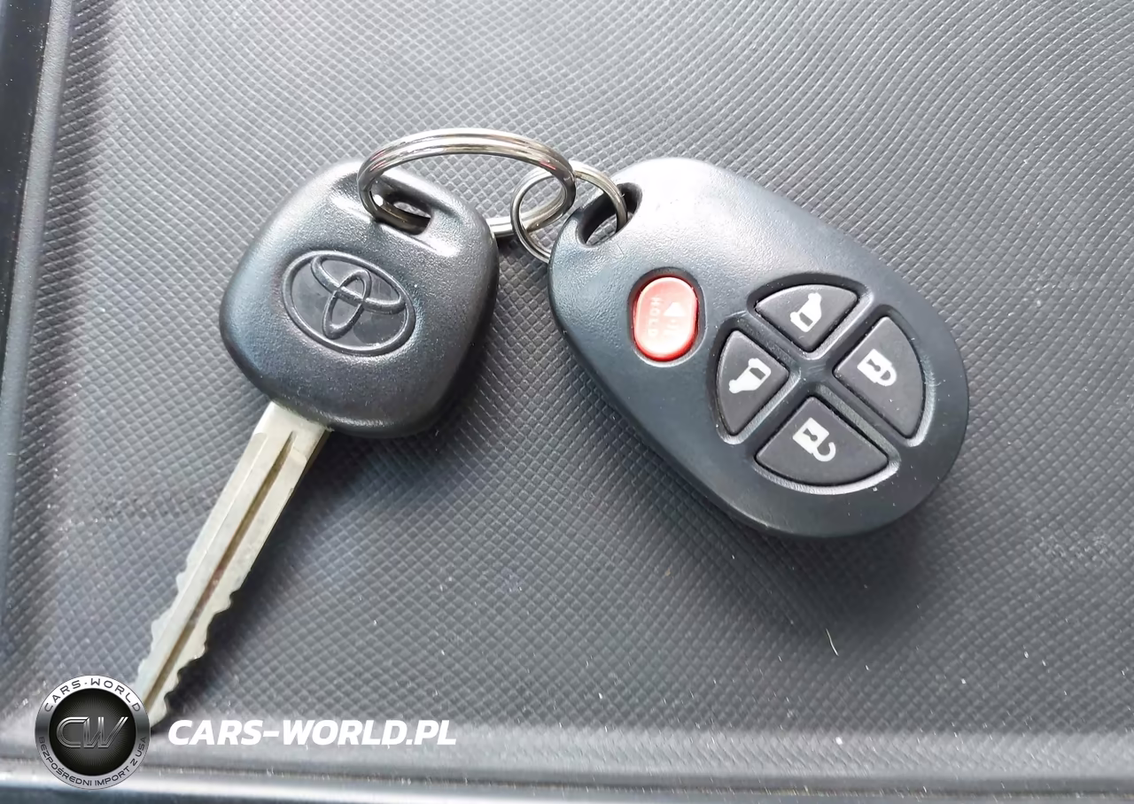 2015 Toyota Sienna Le 8 Passenger VIN:5TDKK3DC0FS581403 - 11