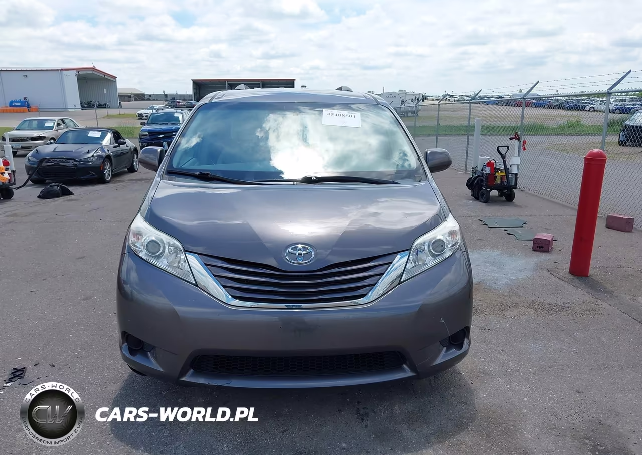 2015 Toyota Sienna Le 8 Passenger VIN:5TDKK3DC0FS581403 - 12