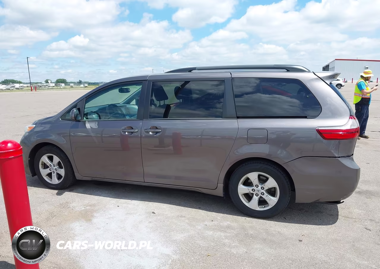 2015 Toyota Sienna Le 8 Passenger VIN:5TDKK3DC0FS581403 - 14