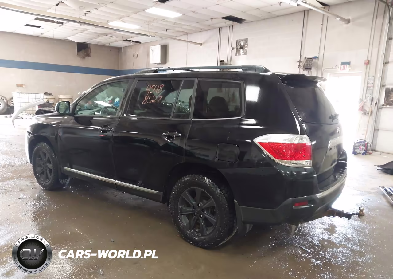 2013 Toyota Highlander Base Plus V6 VIN:5TDBK3EH1DS203758 - 3