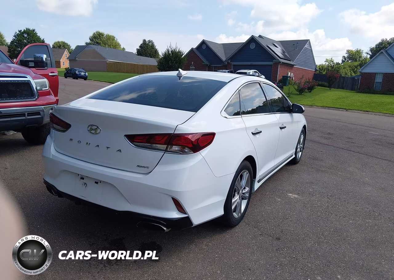 2018 Hyundai Sonata Sport VIN:5NPE34AFXJH684549 - 4