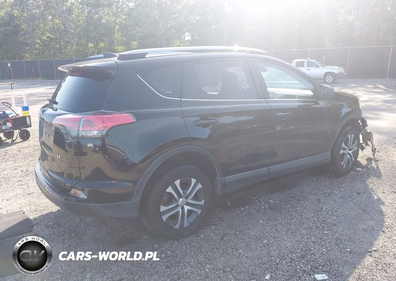 2018 Toyota Rav4 Le VIN:2T3ZFREV0JW423348 - 4