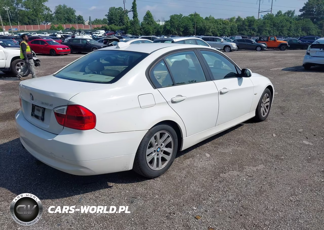 2007 BMW 328Xi VIN:WBAVC93557KX61787 - 4
