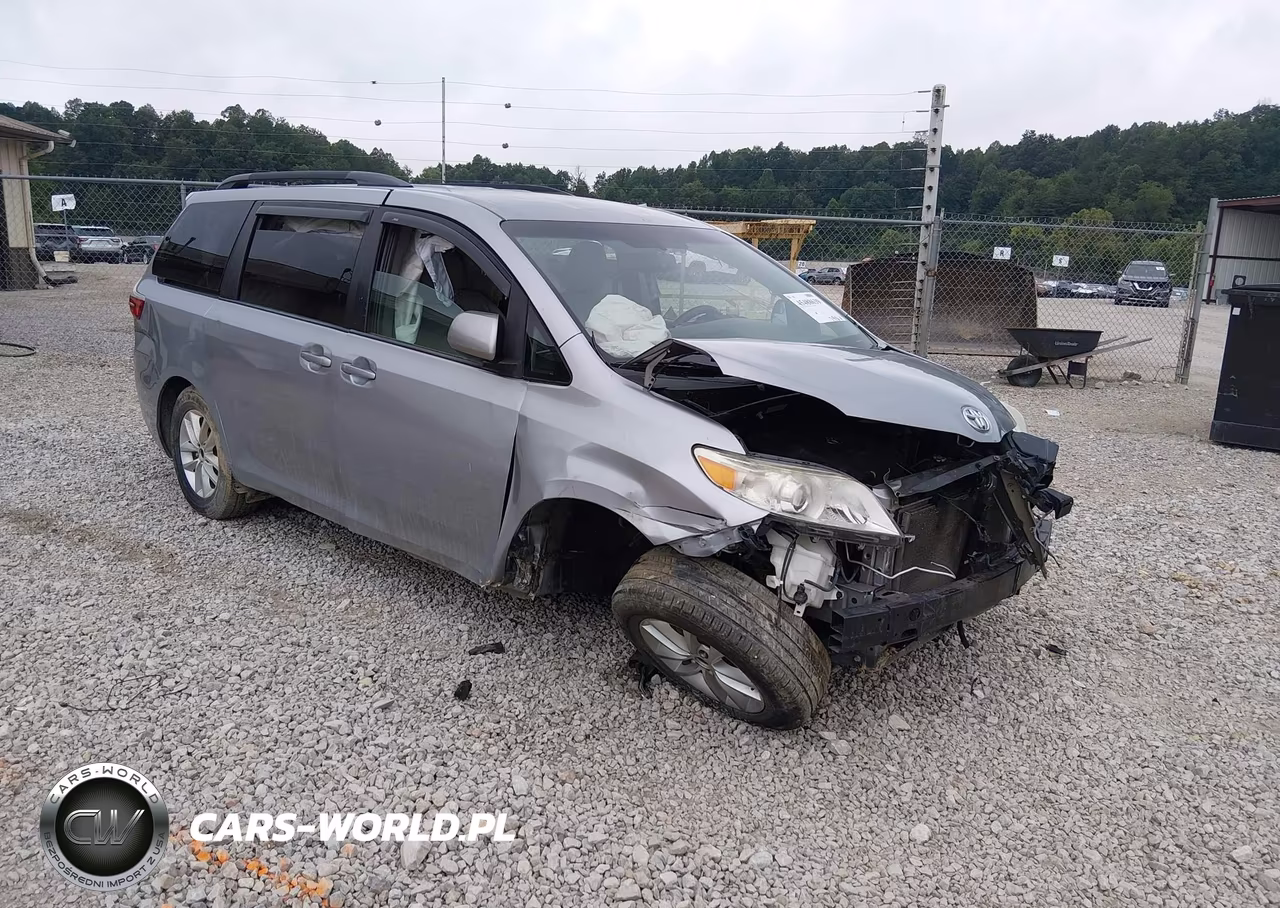 2015 Toyota Sienna Le 8 Passenger