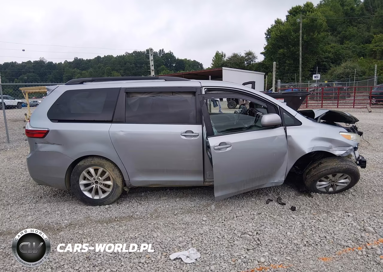 2015 Toyota Sienna Le 8 Passenger VIN:5TDKK3DCXFS611829 - 13