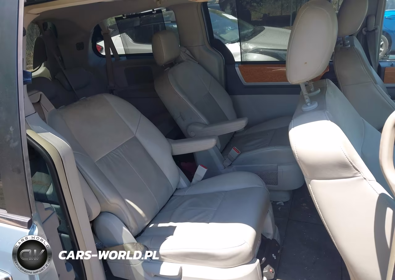 2008 Chrysler Town & Country Limited VIN:2A8HR64X98R662558 - 8