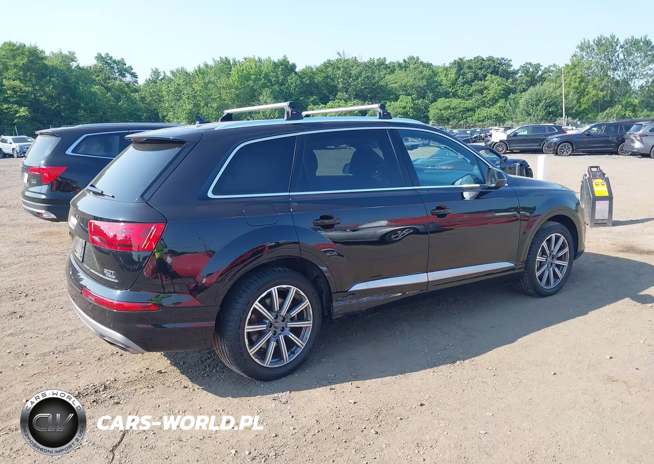 2018 Audi Q7 3.0T Premium VIN:WA1VAAF76JD024367 - 17