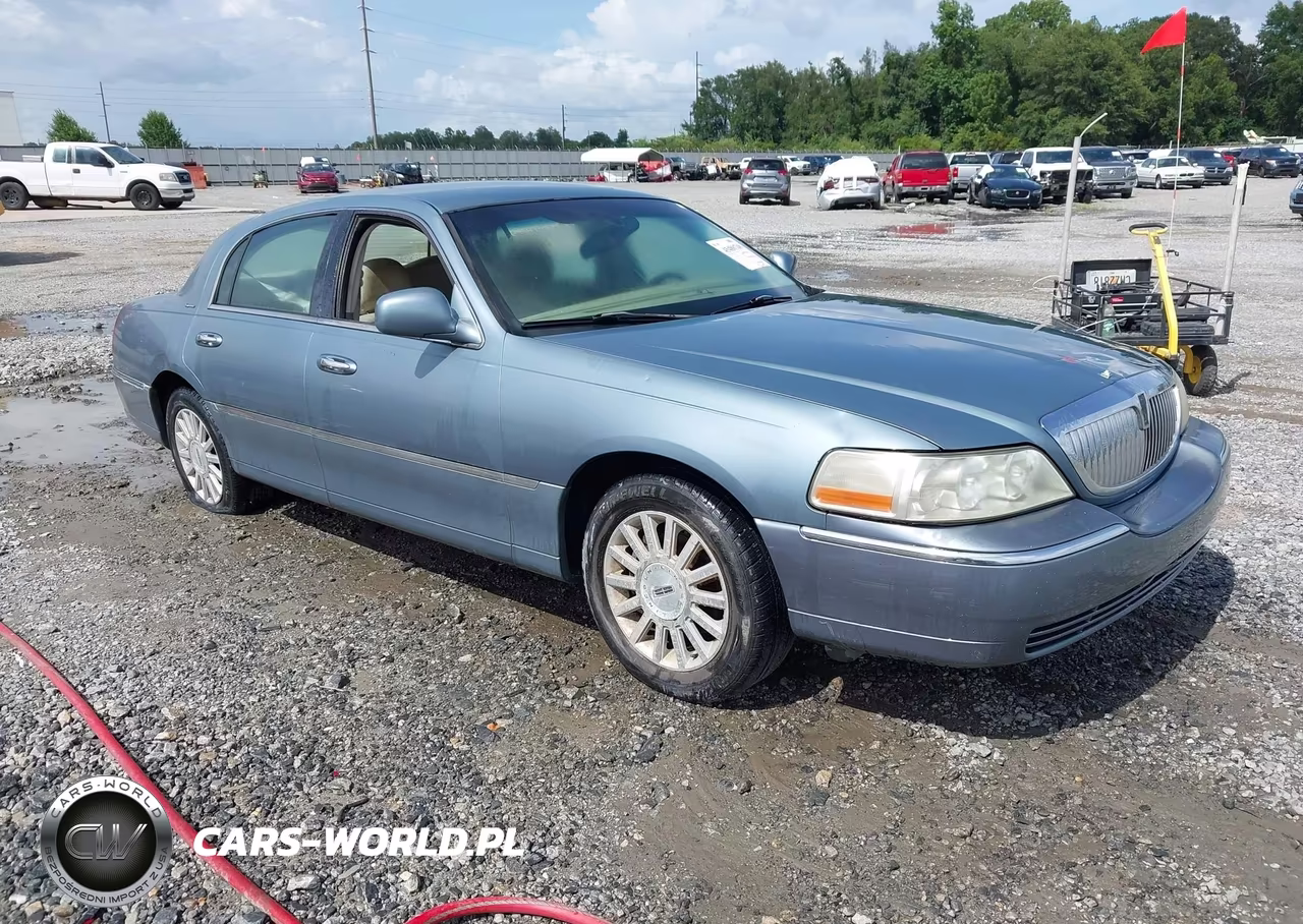 2004 Lincoln Town Car Signature