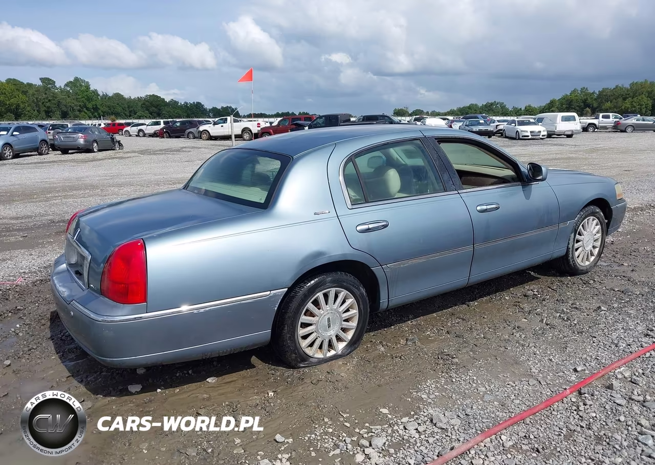 2004 Lincoln Town Car Signature VIN:1LNHM81W34Y635306 - 4