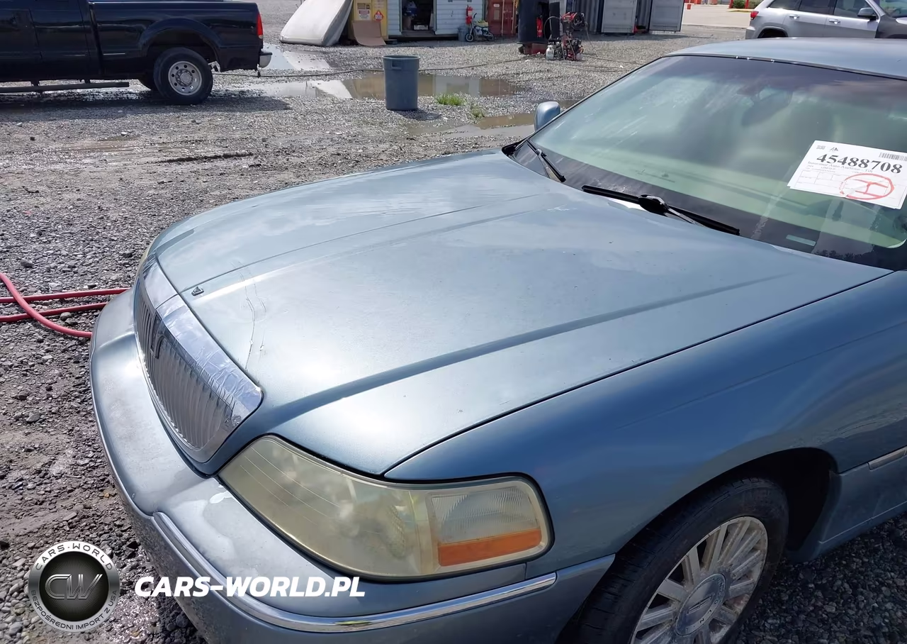 2004 Lincoln Town Car Signature VIN:1LNHM81W34Y635306 - 6