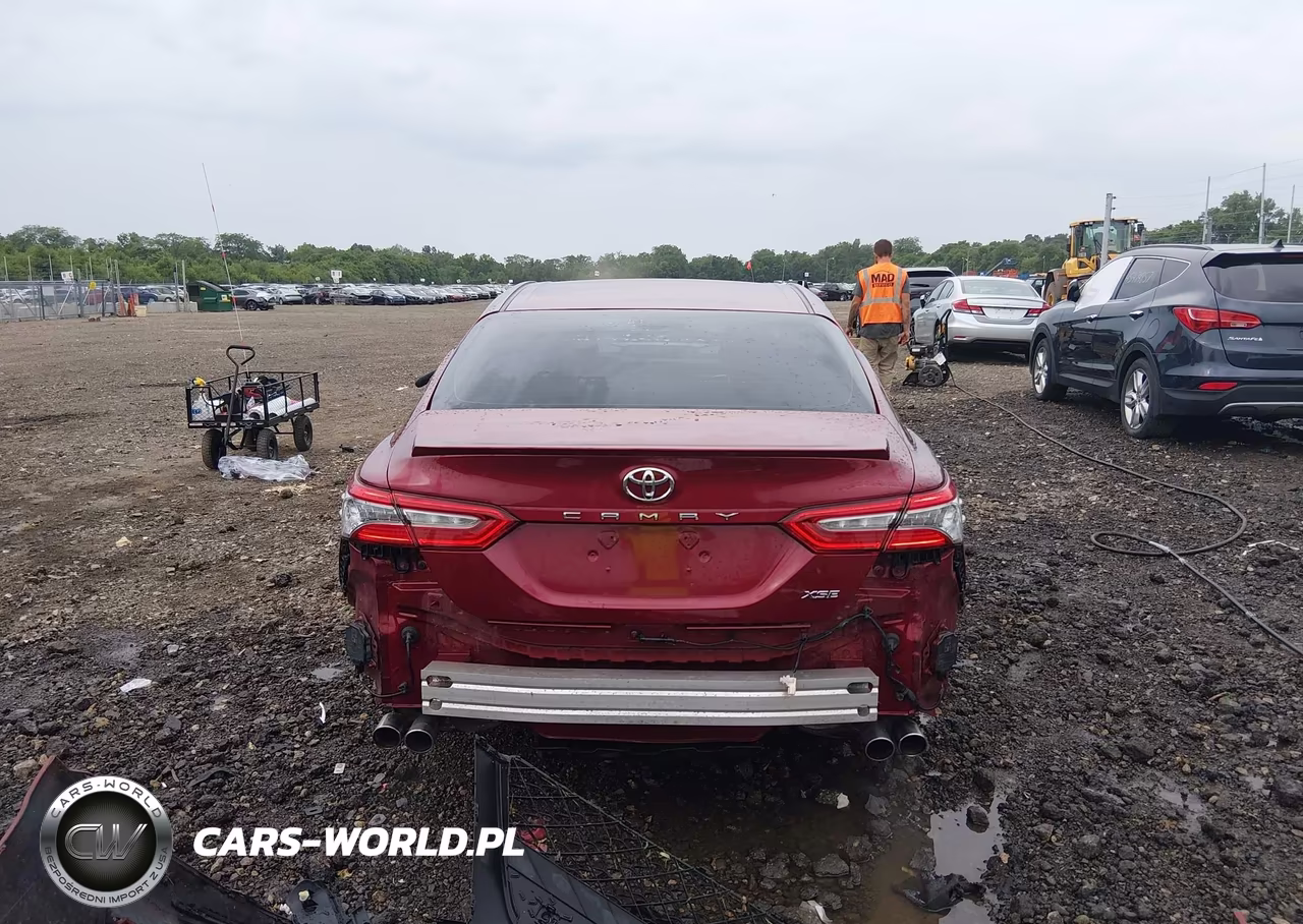 2018 Toyota Camry Xse VIN:4T1B61HK5JU625843 - 17