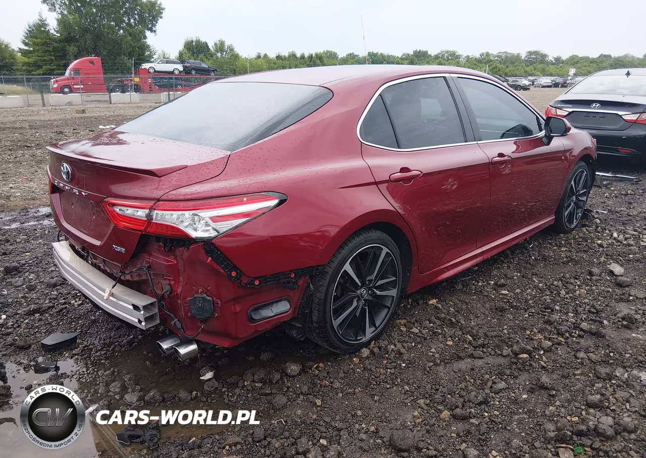 2018 Toyota Camry Xse VIN:4T1B61HK5JU625843 - 4